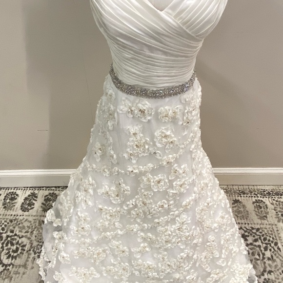 NWT Tony Bowls Wedding Dress. Size 14. - Picture 4 of 9